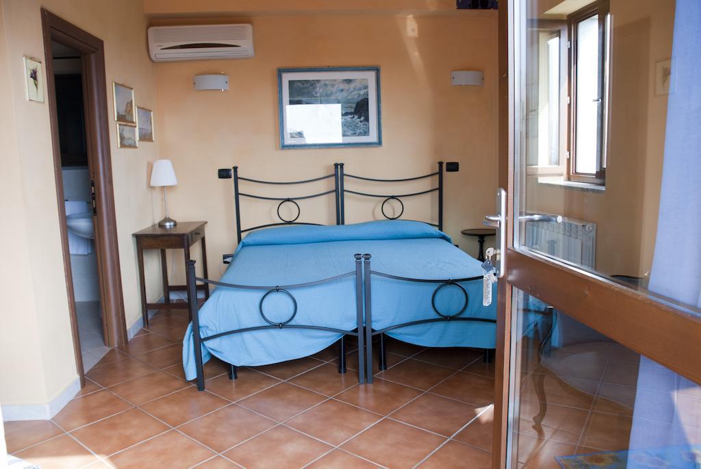 Il Giardino Delle Esperidi Bed & Breakfast ฟอสดิโนโว ภายนอก รูปภาพ