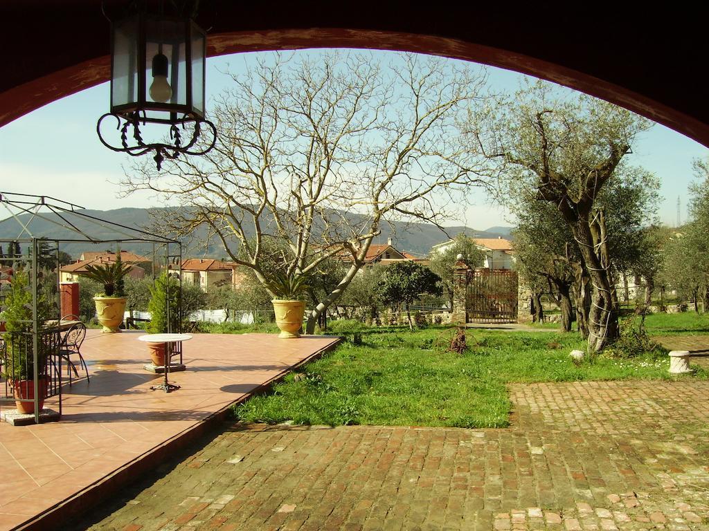 Il Giardino Delle Esperidi Bed & Breakfast ฟอสดิโนโว ภายนอก รูปภาพ